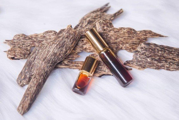 gửi tính dầu trầm hương đi quốc tế